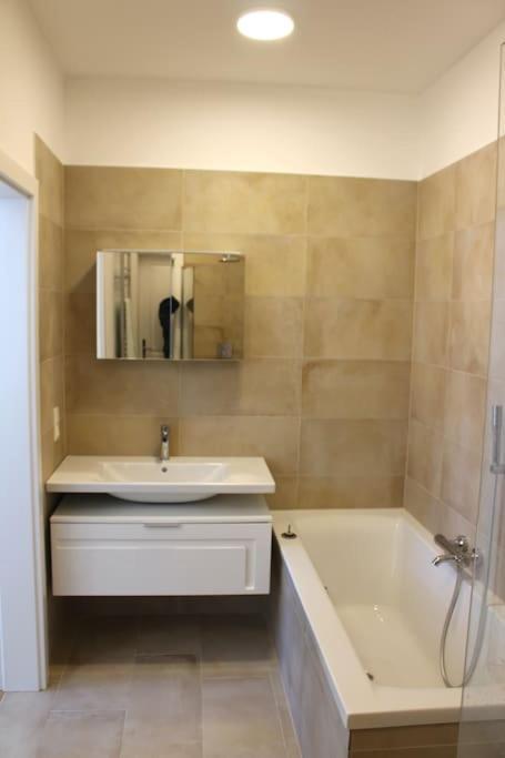 Paraderma Apartment Im Zentrum Baden Bei Wien المظهر الخارجي الصورة